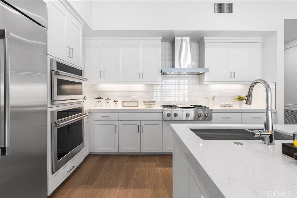 Irvine, CA 92612,1702 Rivington