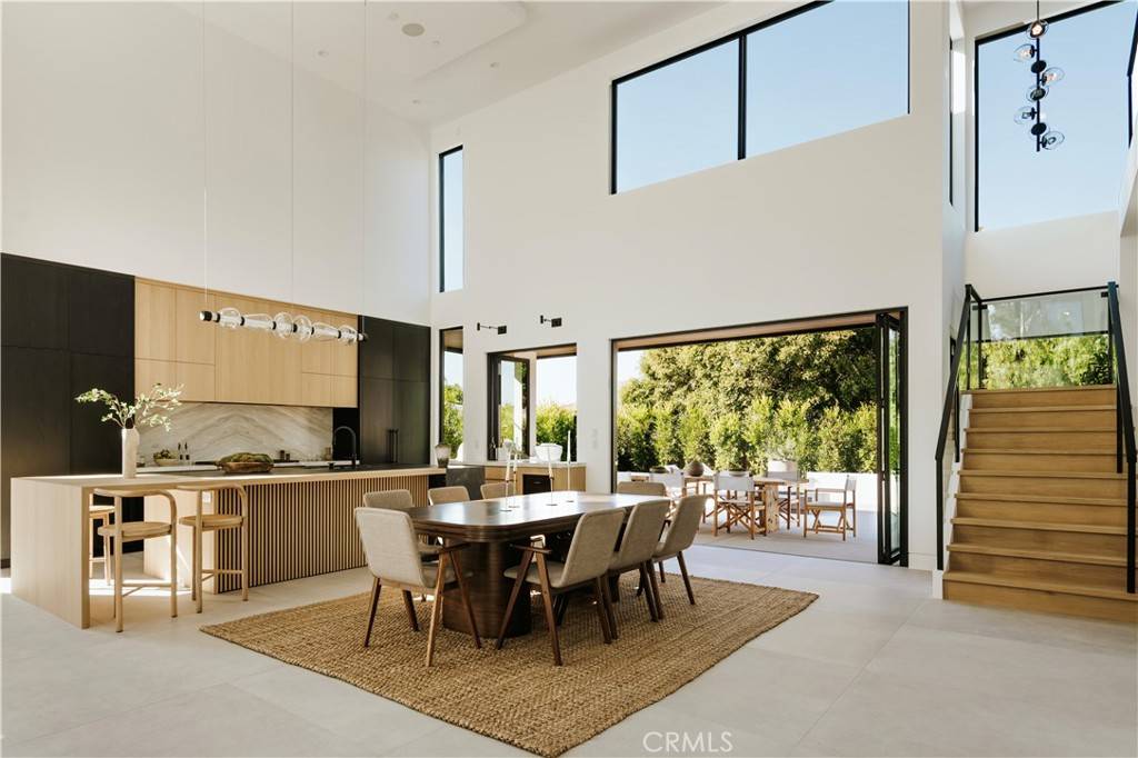 Newport Beach, CA 92660,2321 Mesa DR