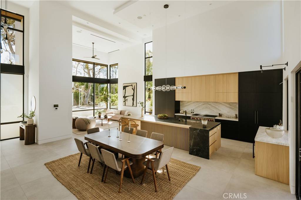 Newport Beach, CA 92660,2321 Mesa DR
