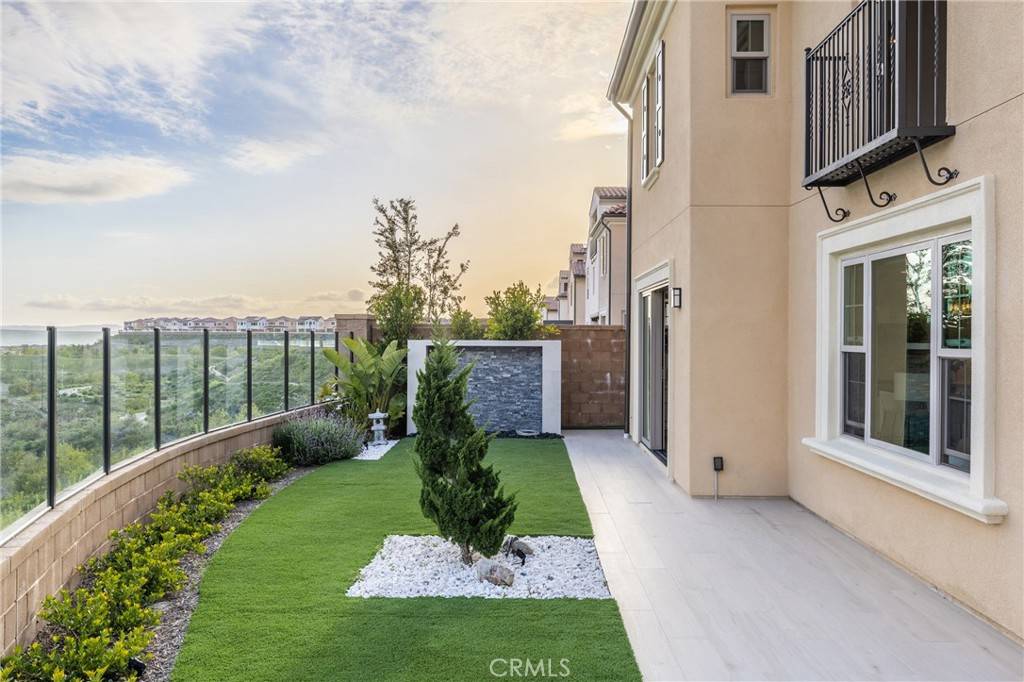 Irvine, CA 92618,200 Canterbury