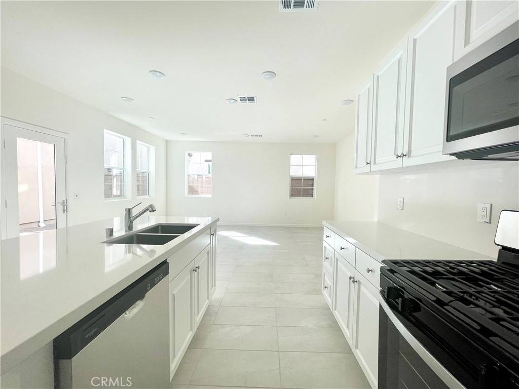 Corona, CA 92883,4028 Summer Way