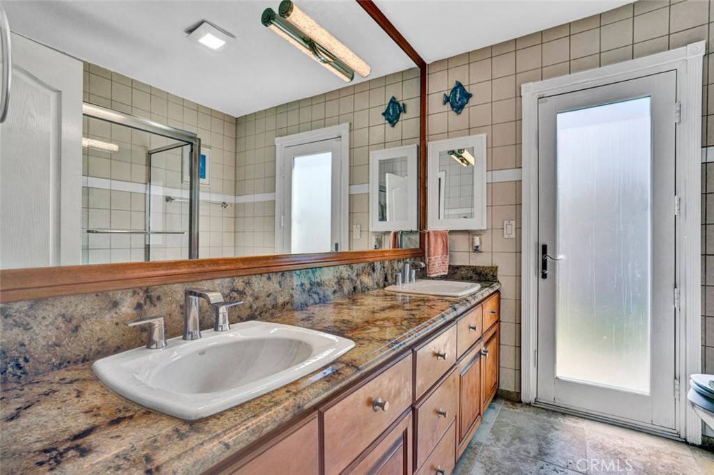 15442 Eiffel CIR Irvine, CA 92604