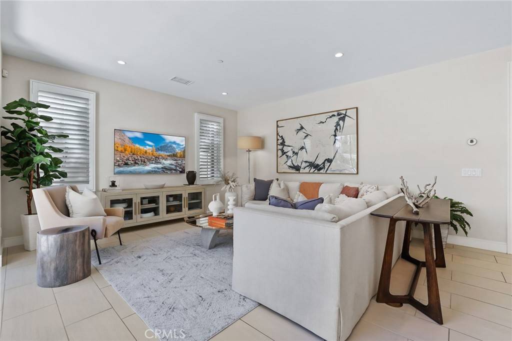 Irvine, CA 92602,164 Villa Ridge