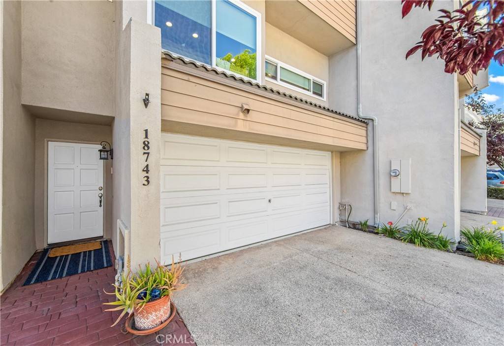 Huntington Beach, CA 92648,18743 Club LN