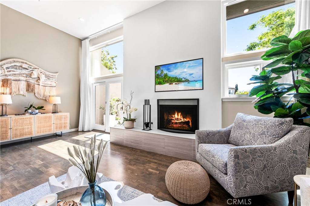 Huntington Beach, CA 92648,18743 Club LN