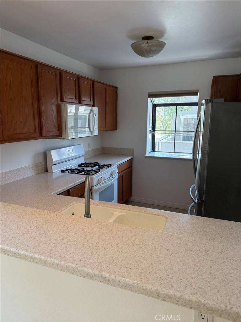 Orange, CA 92866,700 E Lake DR #89