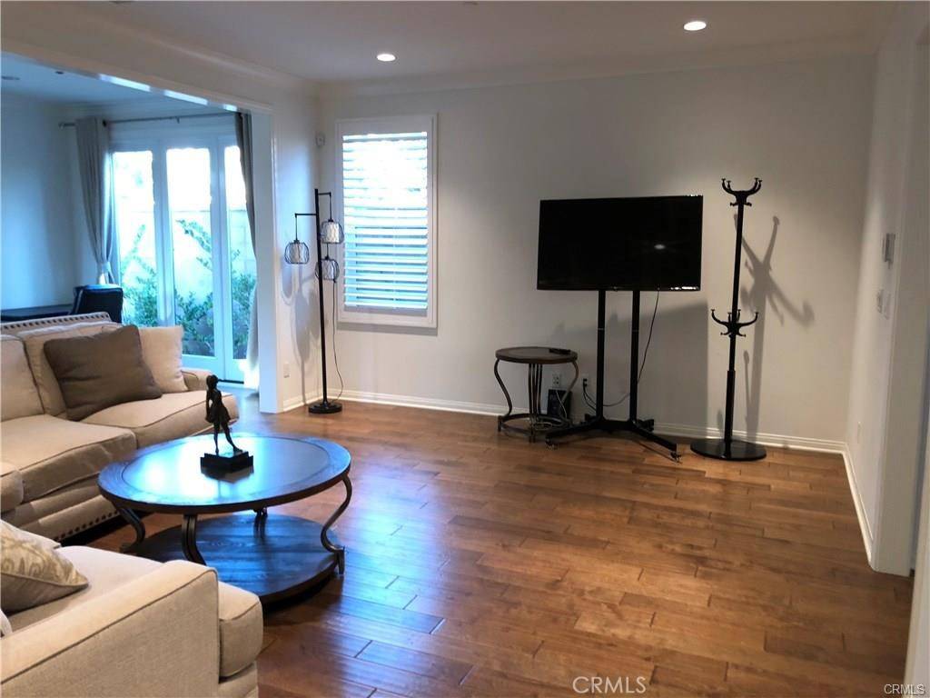 117 Waterleaf Irvine, CA 92620