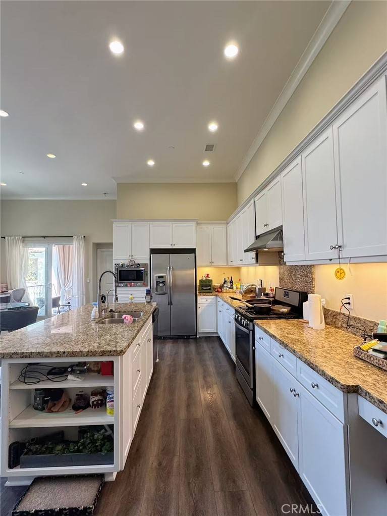 68 Overbrook Irvine, CA 92620