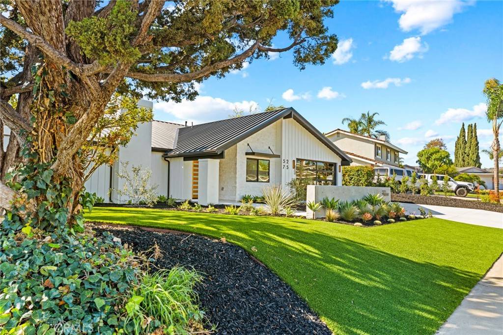 Yorba Linda, CA 92886,5275 Lynridge DR