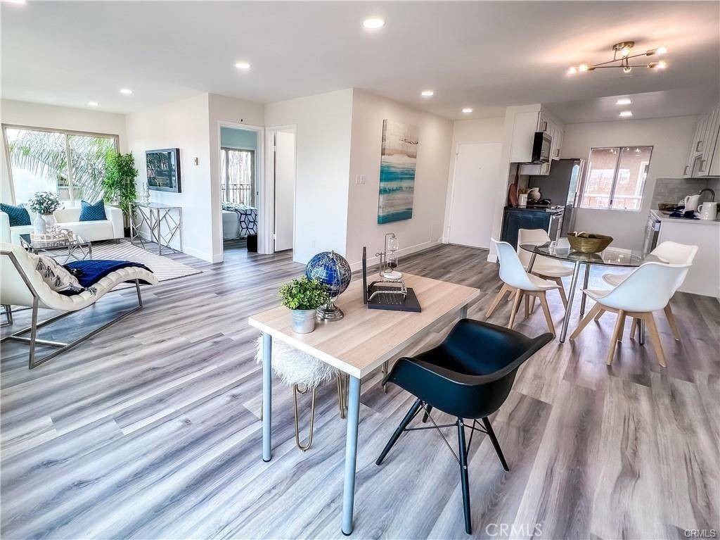 Long Beach, CA 90803,5959 E Naples PLZ #306