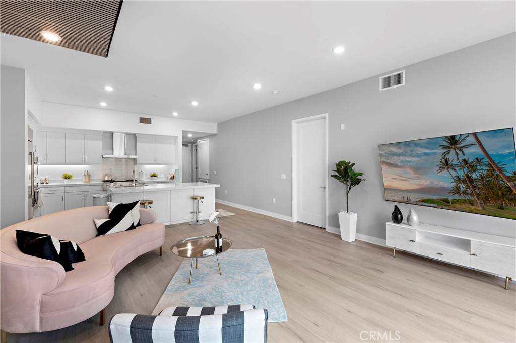 Irvine, CA 92612,3503 Rivington