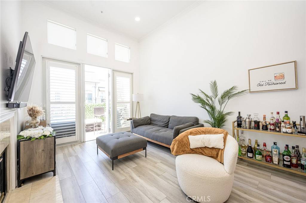 2233 Martin #411 Irvine, CA 92612