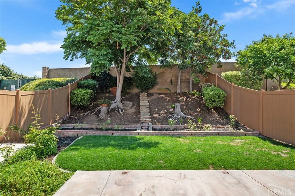 Placentia, CA 92870,1132 Santiago DR #11