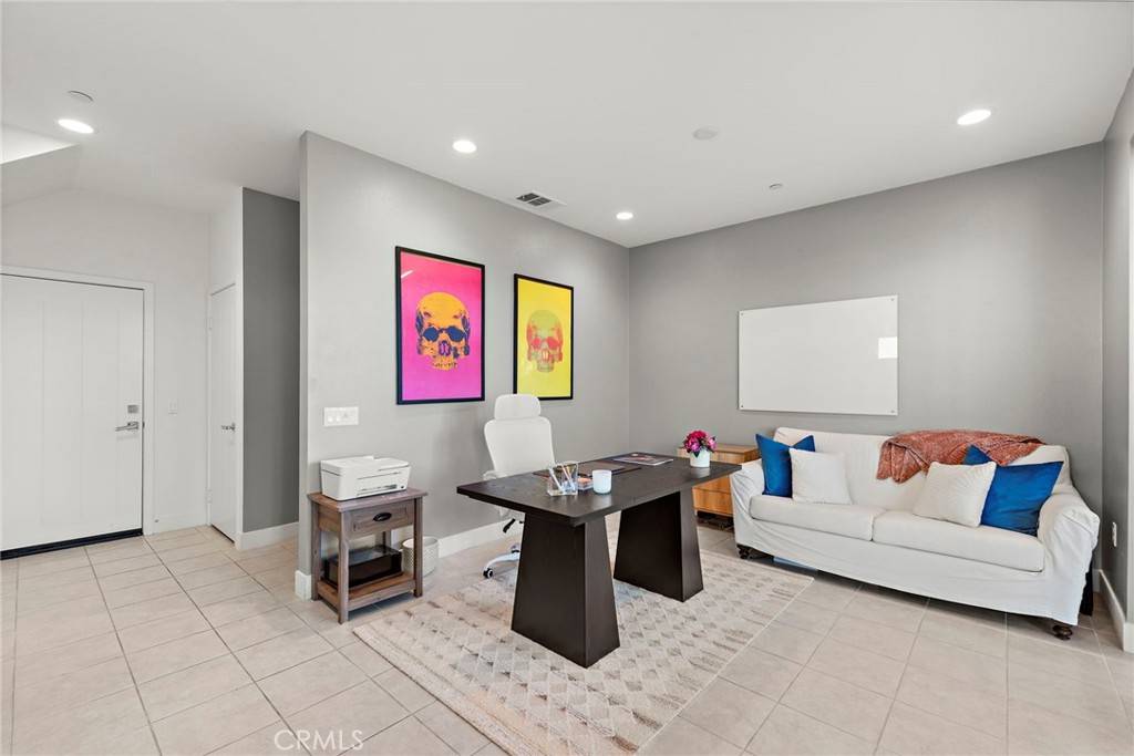 Costa Mesa, CA 92627,645 W 17th ST
