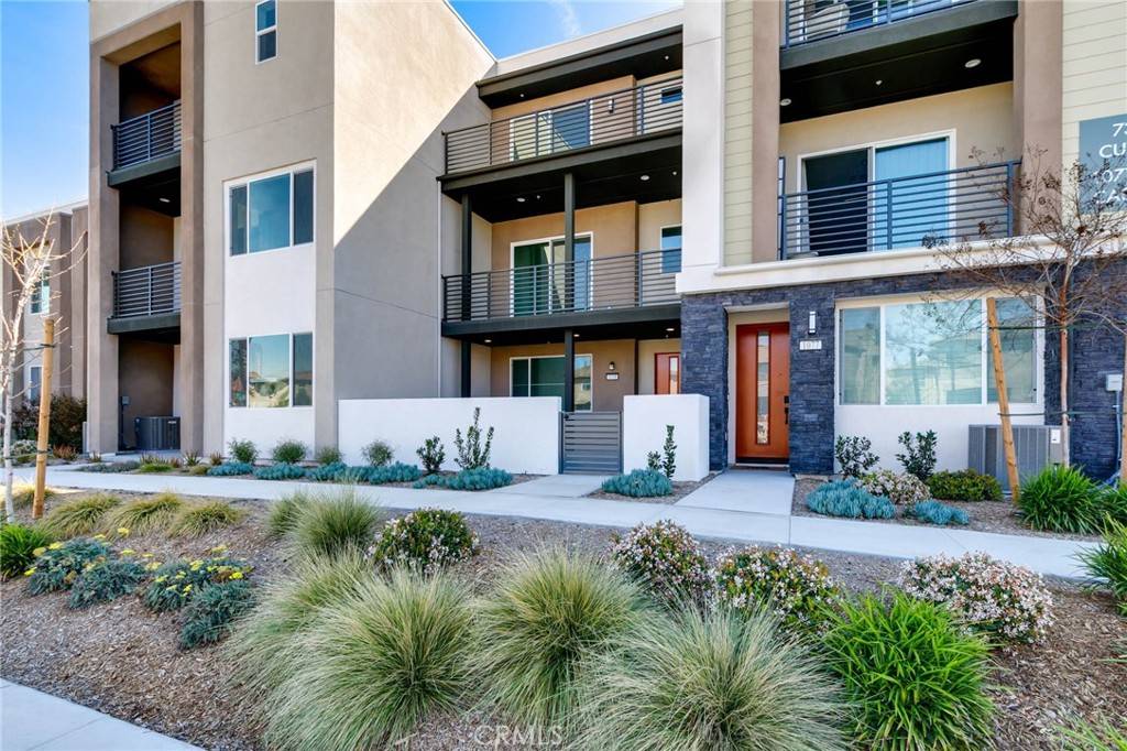 Irvine, CA 92618,1075 Cadence