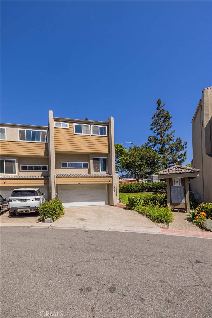Huntington Beach, CA 92648,18706 Racquet LN