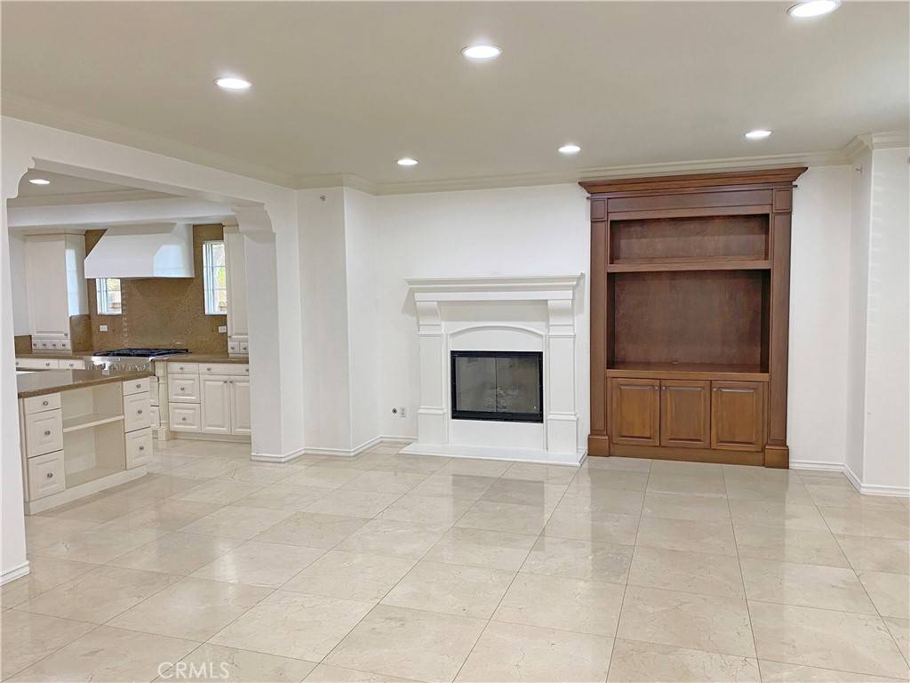 Irvine, CA 92603,37 ROSE TRELLIS