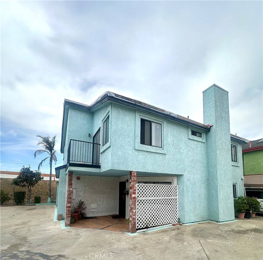 Hawthorne, CA 90250,3748 W 118th ST
