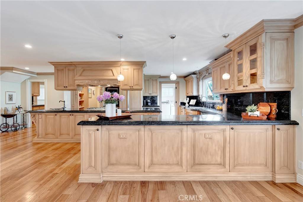 1822 Pine ST Huntington Beach, CA 92648