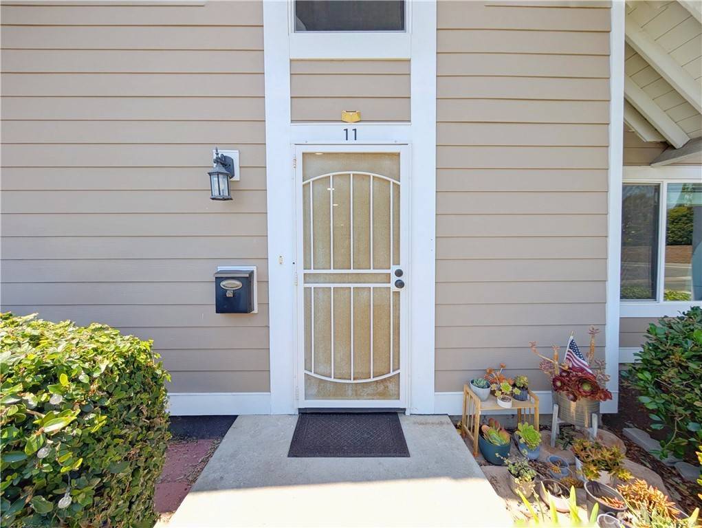 Irvine, CA 92604,11 Oval RD #1