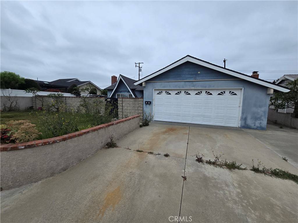 Huntington Beach, CA 92647,8171 Holland DR
