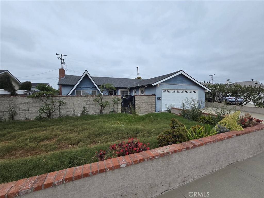 Huntington Beach, CA 92647,8171 Holland DR