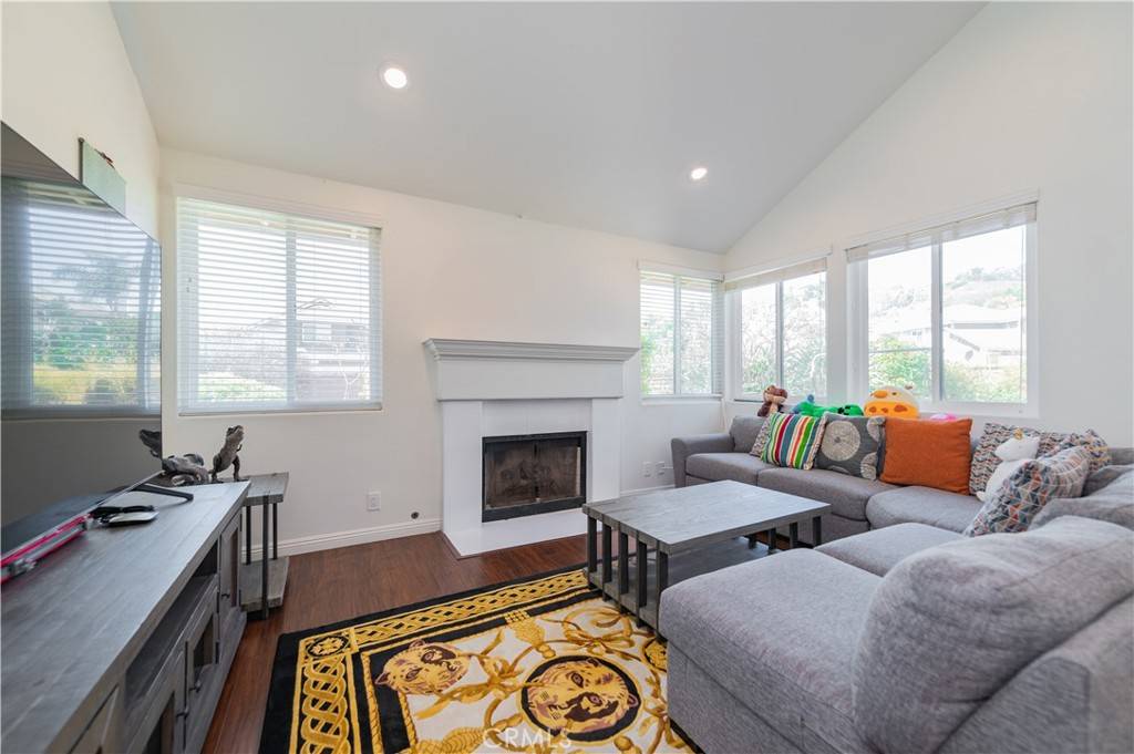 Yorba Linda, CA 92887,28105 Hollyberry LN