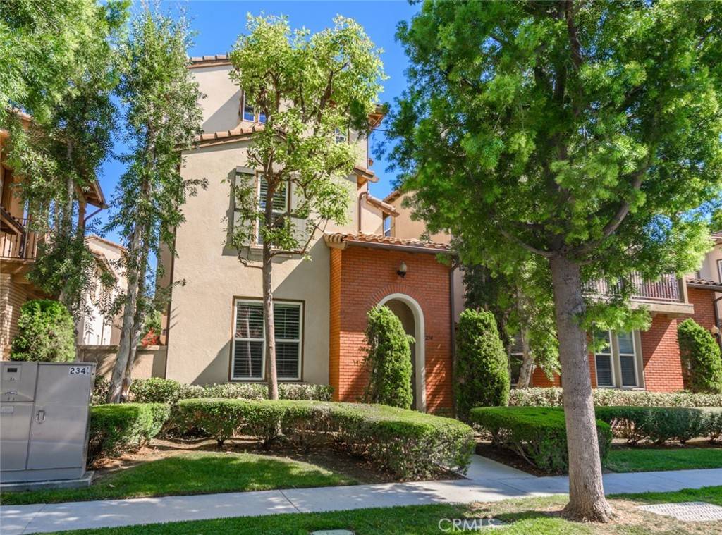 Irvine, CA 92603,234 Tall Oak