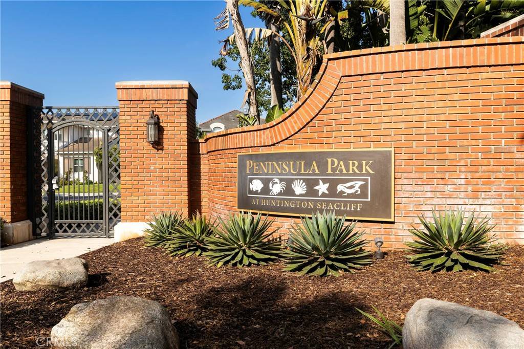 Huntington Beach, CA 92648,19084 Redford LN