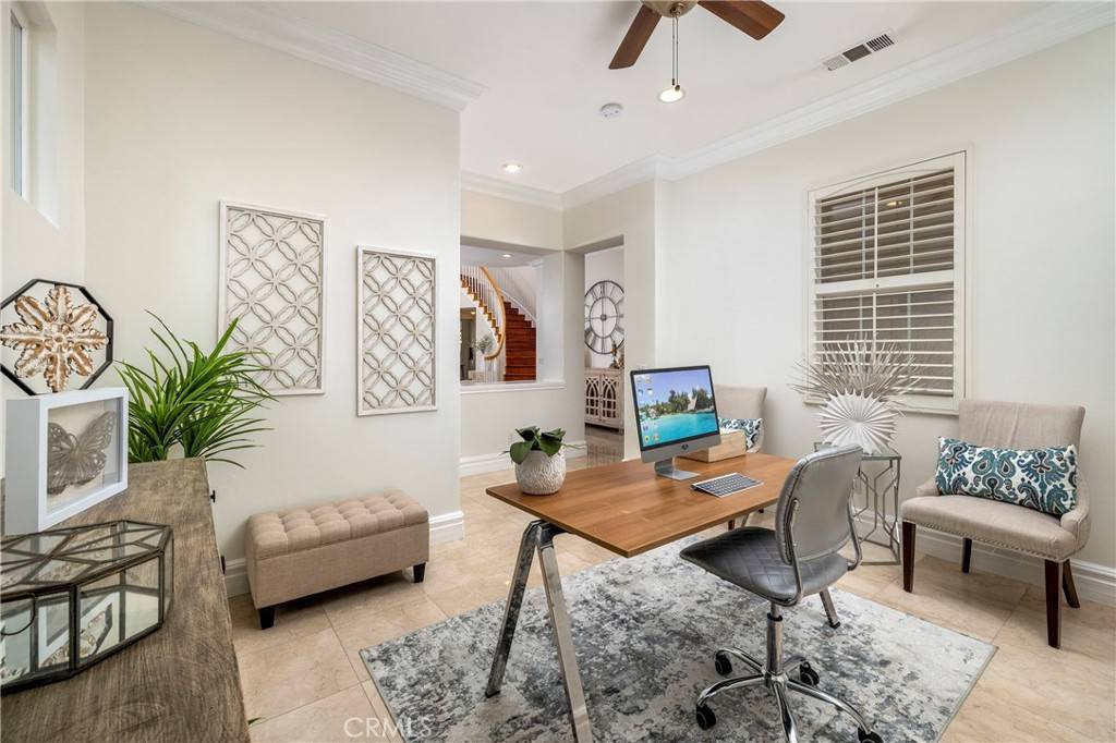 Huntington Beach, CA 92648,19084 Redford LN