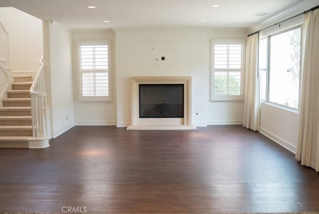 Irvine, CA 92620,64 Rolling Grn