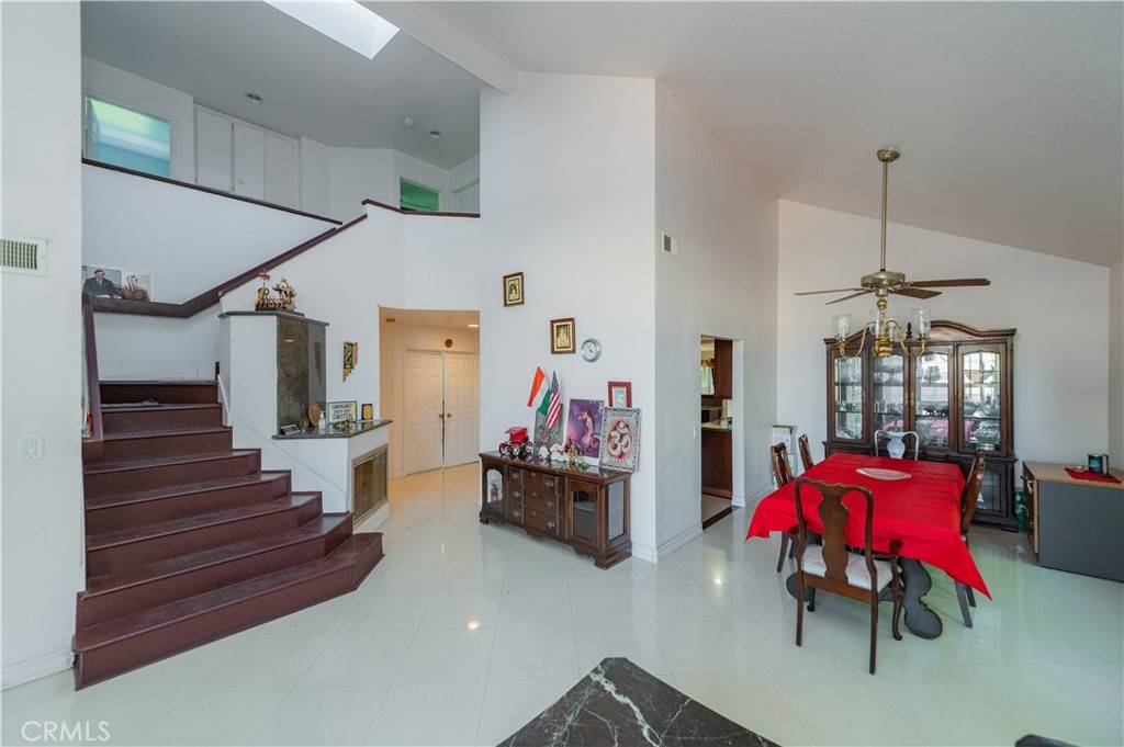 Irvine, CA 92614,12 Cosenza
