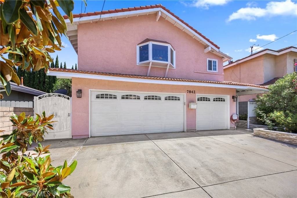 Huntington Beach, CA 92647,7842 Cypress DR