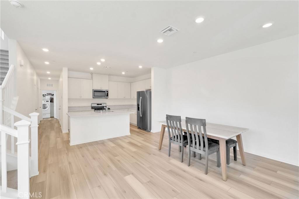Ontario, CA 91761,4009 E Coronado Privado