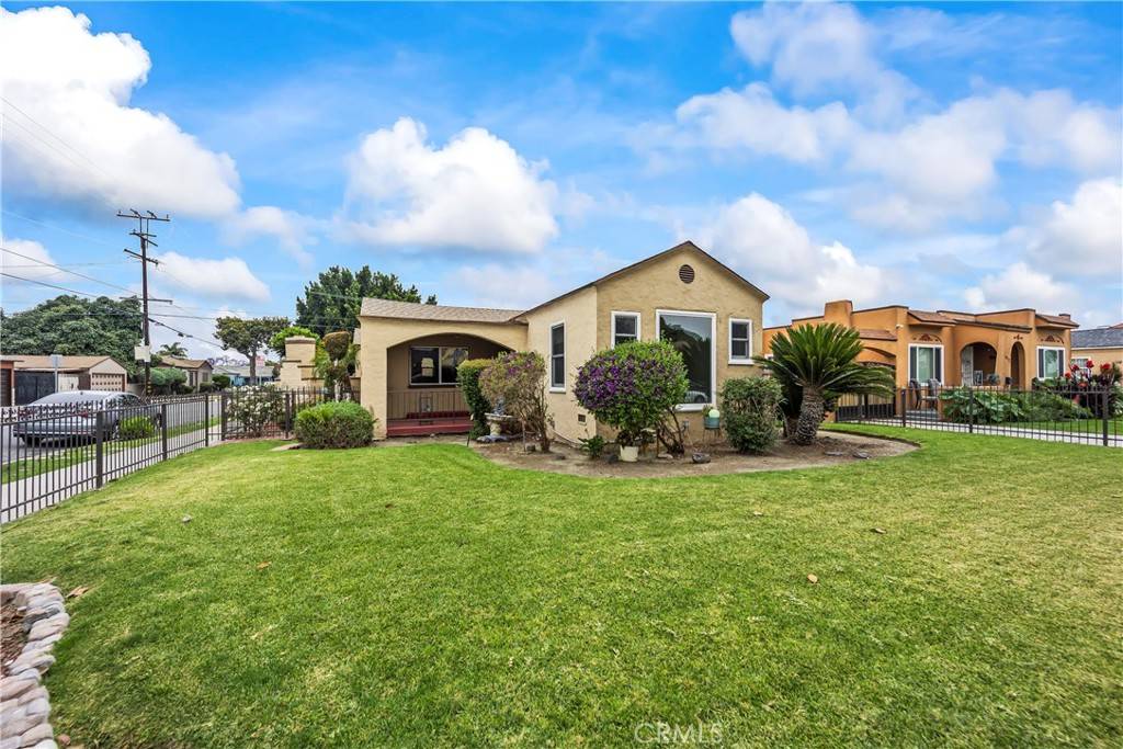 Compton, CA 90221,621 S Burris AVE