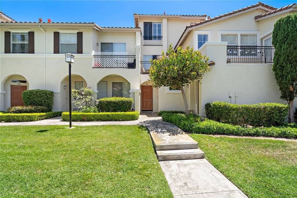 Irvine, CA 92618,811 Larkridge