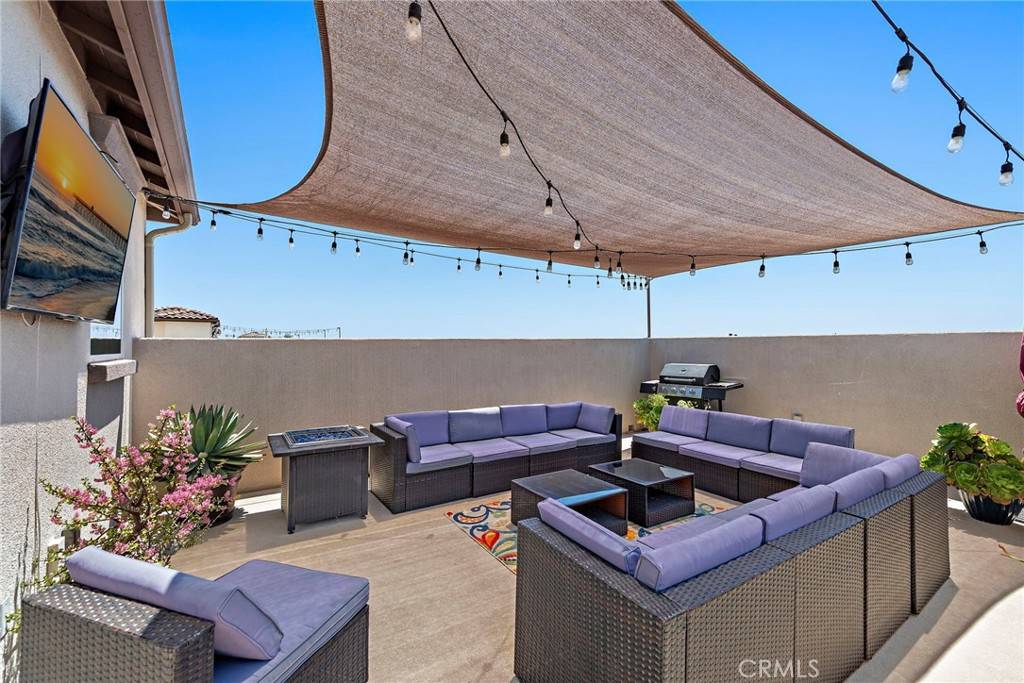 Anaheim, CA 92805,527 S Motif ST