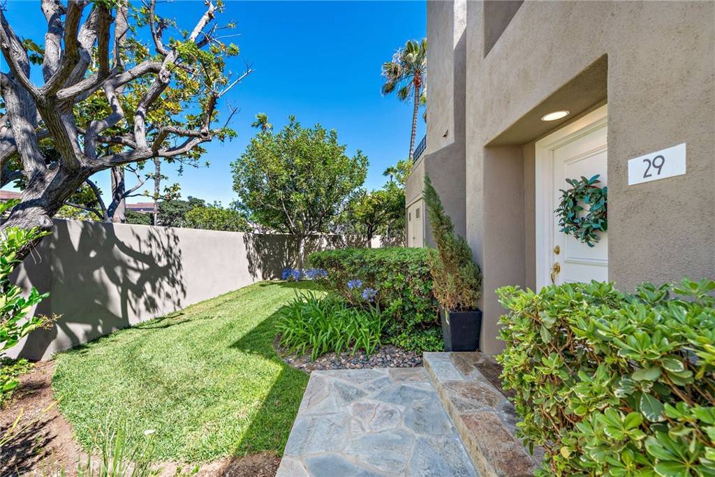 Newport Beach, CA 92660,29 Baycrest CT #16