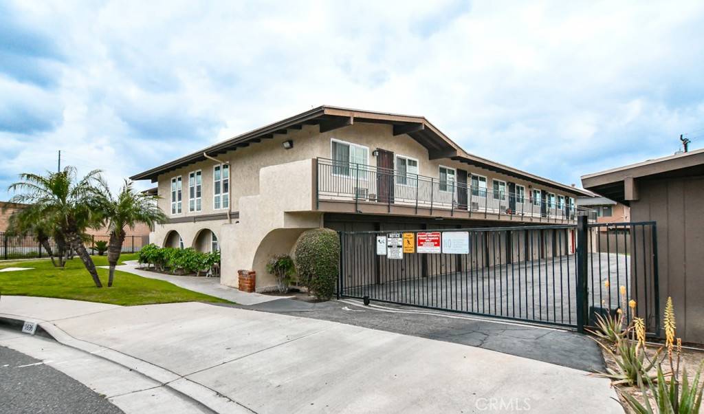 Santa Ana, CA 92701,1636 E 6th Street