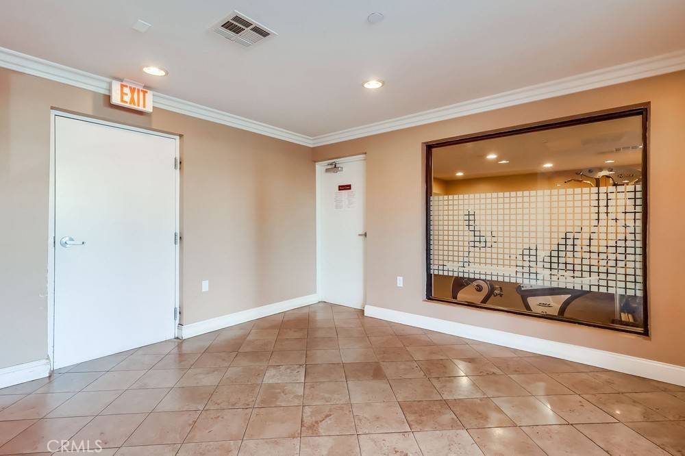 North Hollywood, CA 91605,6938 Laurel Canyon BLVD #101