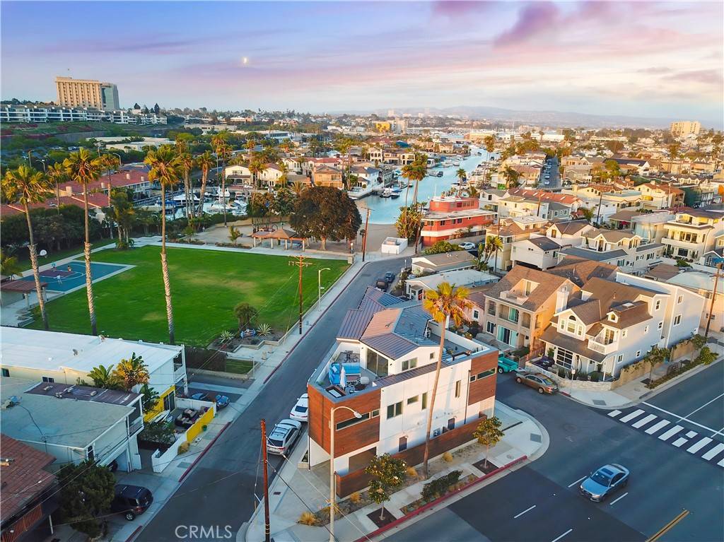Newport Beach, CA 92663,4405 Channel PL
