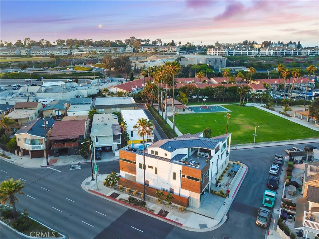 Newport Beach, CA 92663,4405 Channel PL