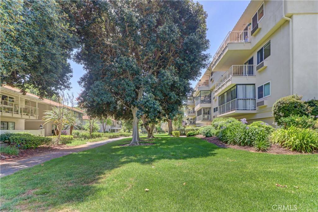 Laguna Woods, CA 92637,2384 Via Mariposa W #2C