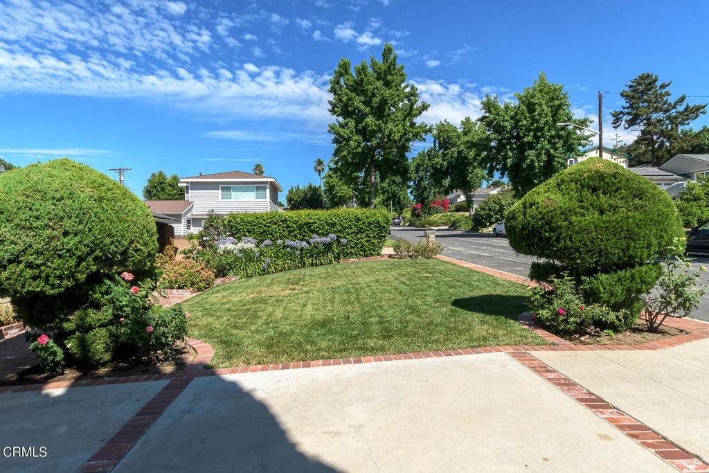 La Crescenta, CA 91214,3814 Los Olivos LN