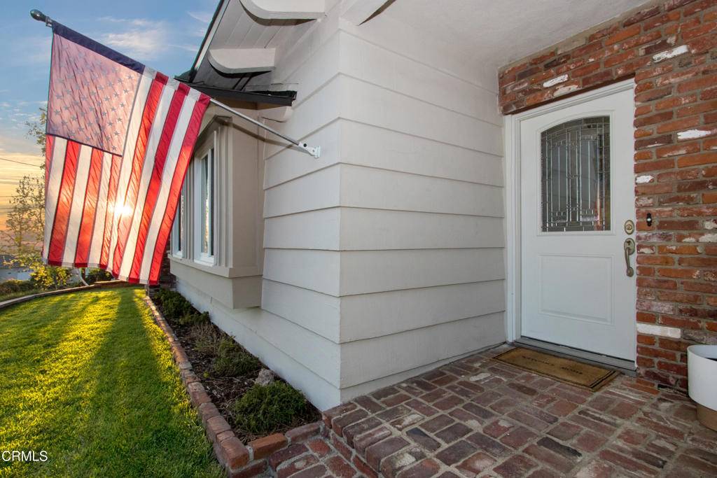 La Crescenta, CA 91214,3447 Burritt Way