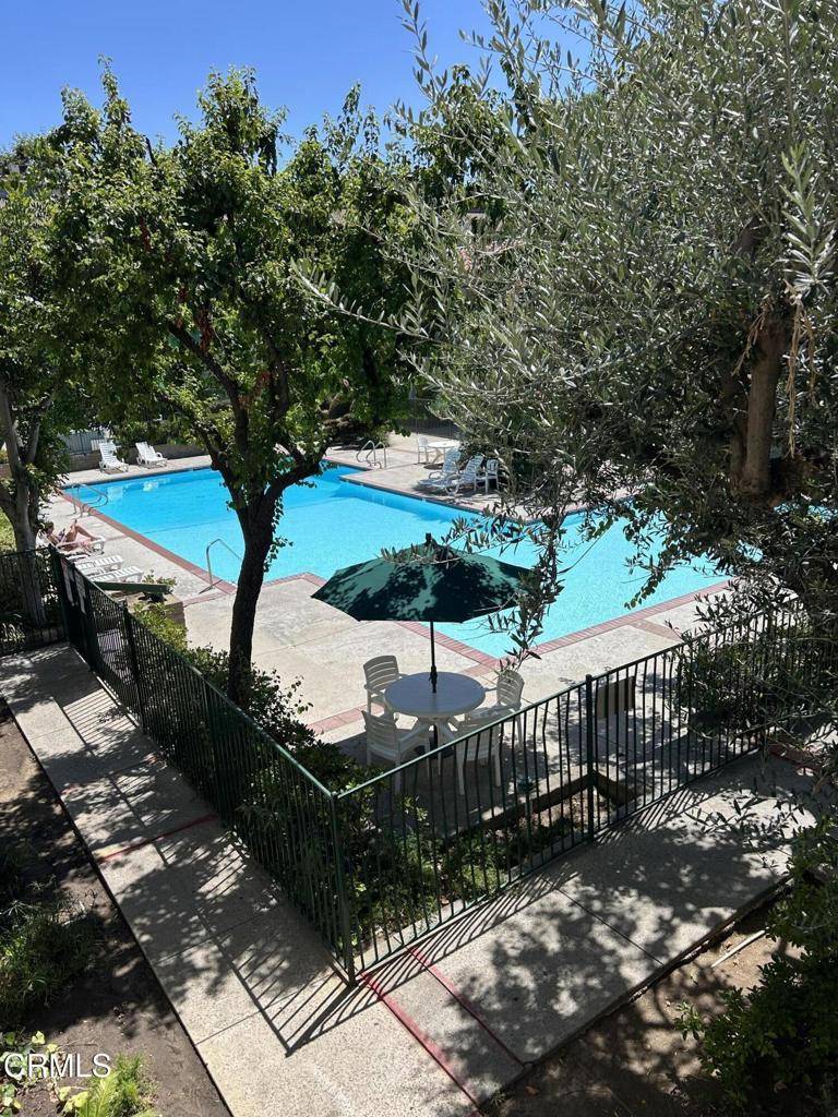 Encino, CA 91316,5460 White Oak AVE #J203