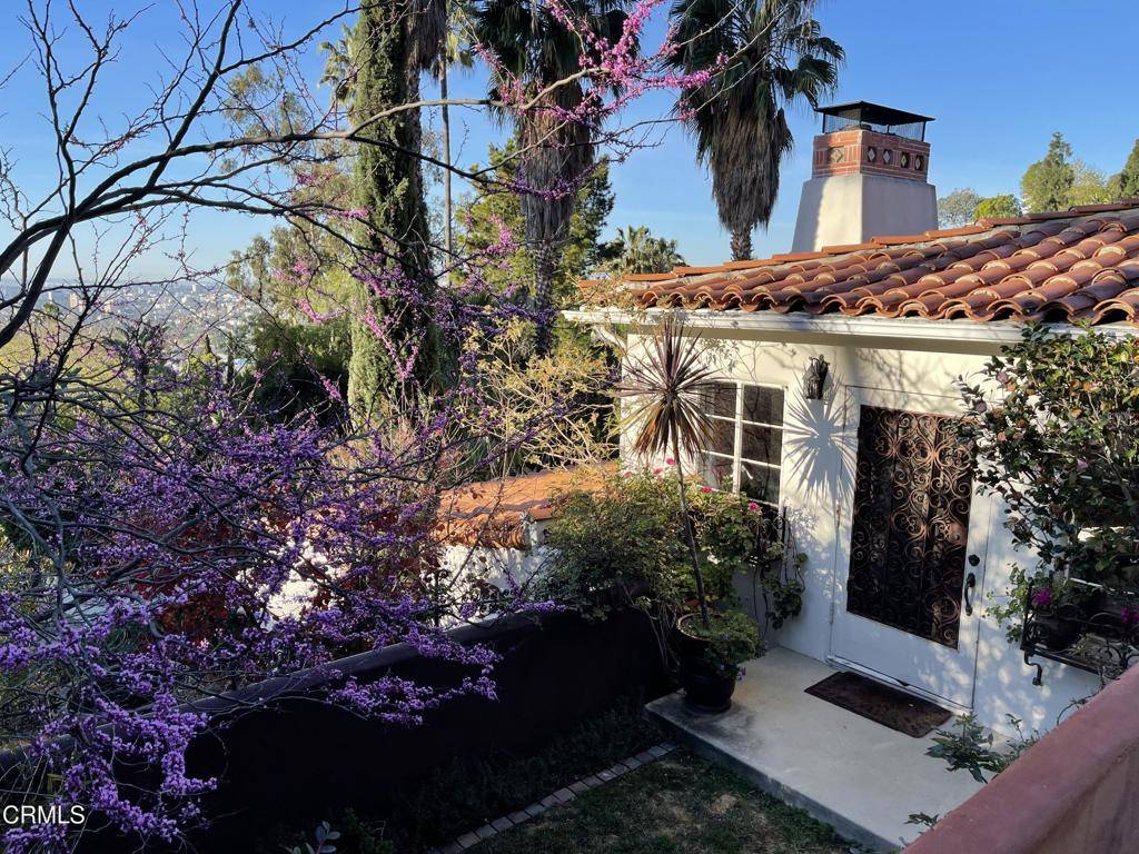 Los Angeles, CA 90069,8855 St Ives DR