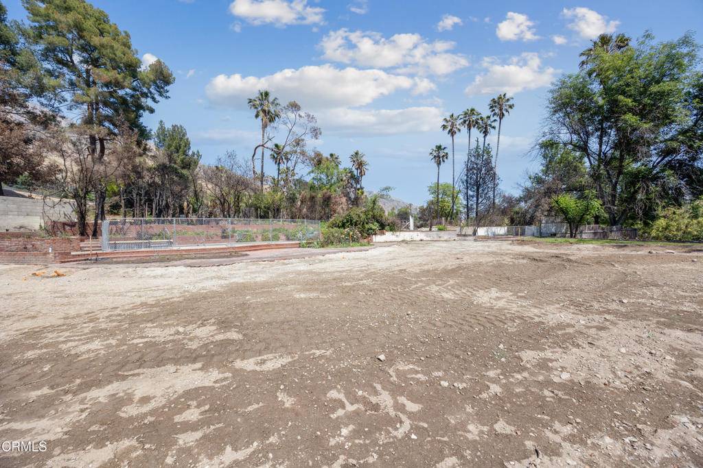 Altadena, CA 91001,1437 Crest DR