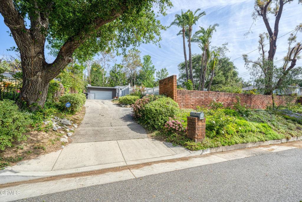 La Canada Flintridge, CA 91011,1041 Green LN