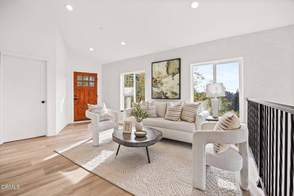 Los Angeles, CA 90065,2385 Yorkshire DR